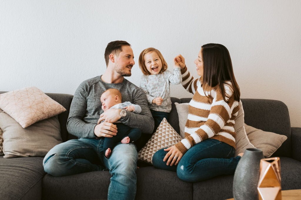 Indoor Familienshooting mit Hochzeitsfotografin Stefanie Chareonbood