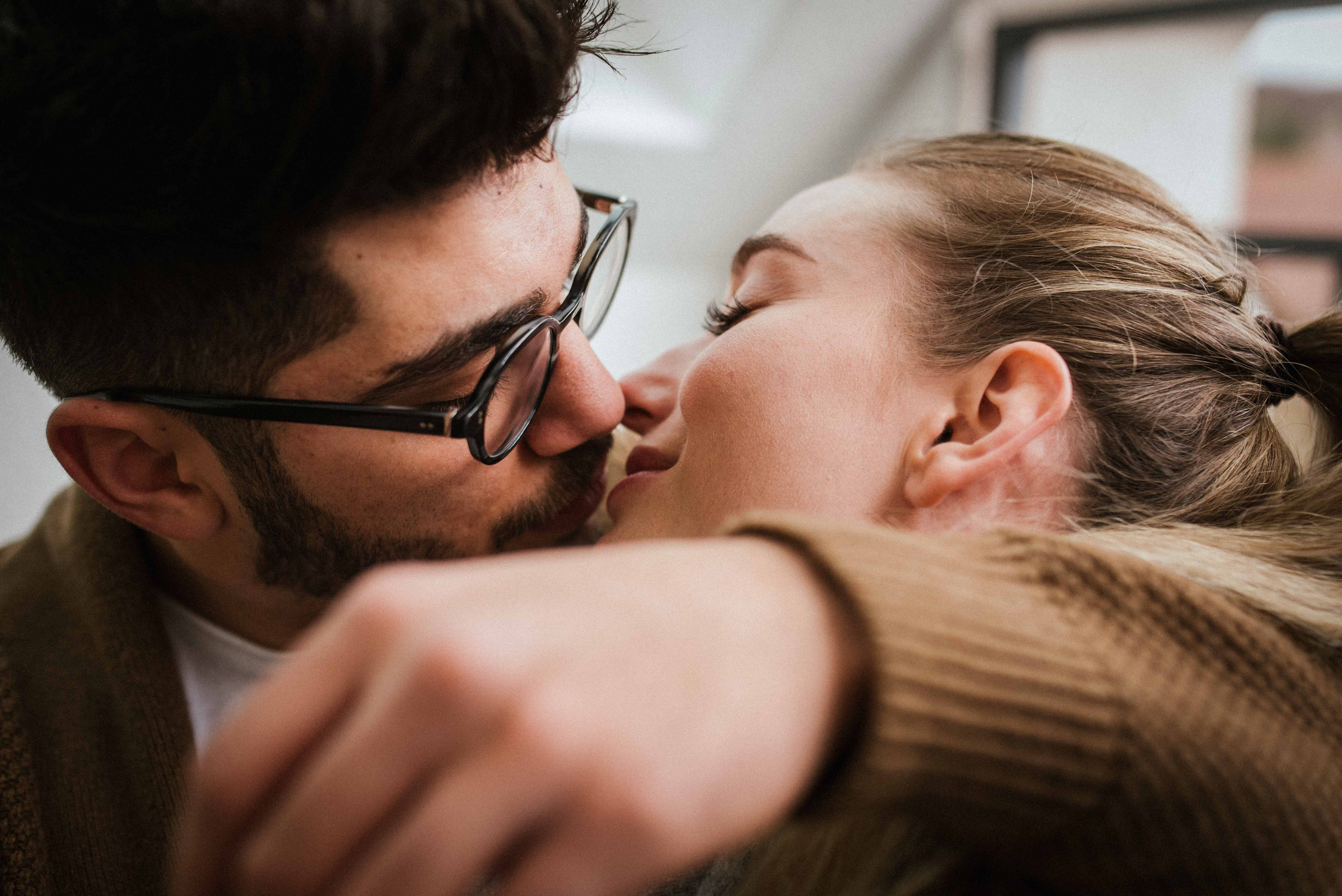 Indoor Paarshooting mit Hochzeitsfotografin Stefanie Chareonbood